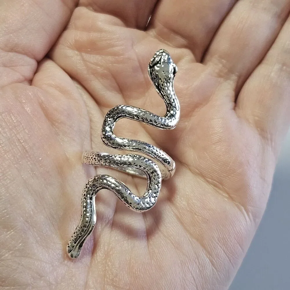 *Sale* Silver Tone Slithery Snake Ring Size 7.5